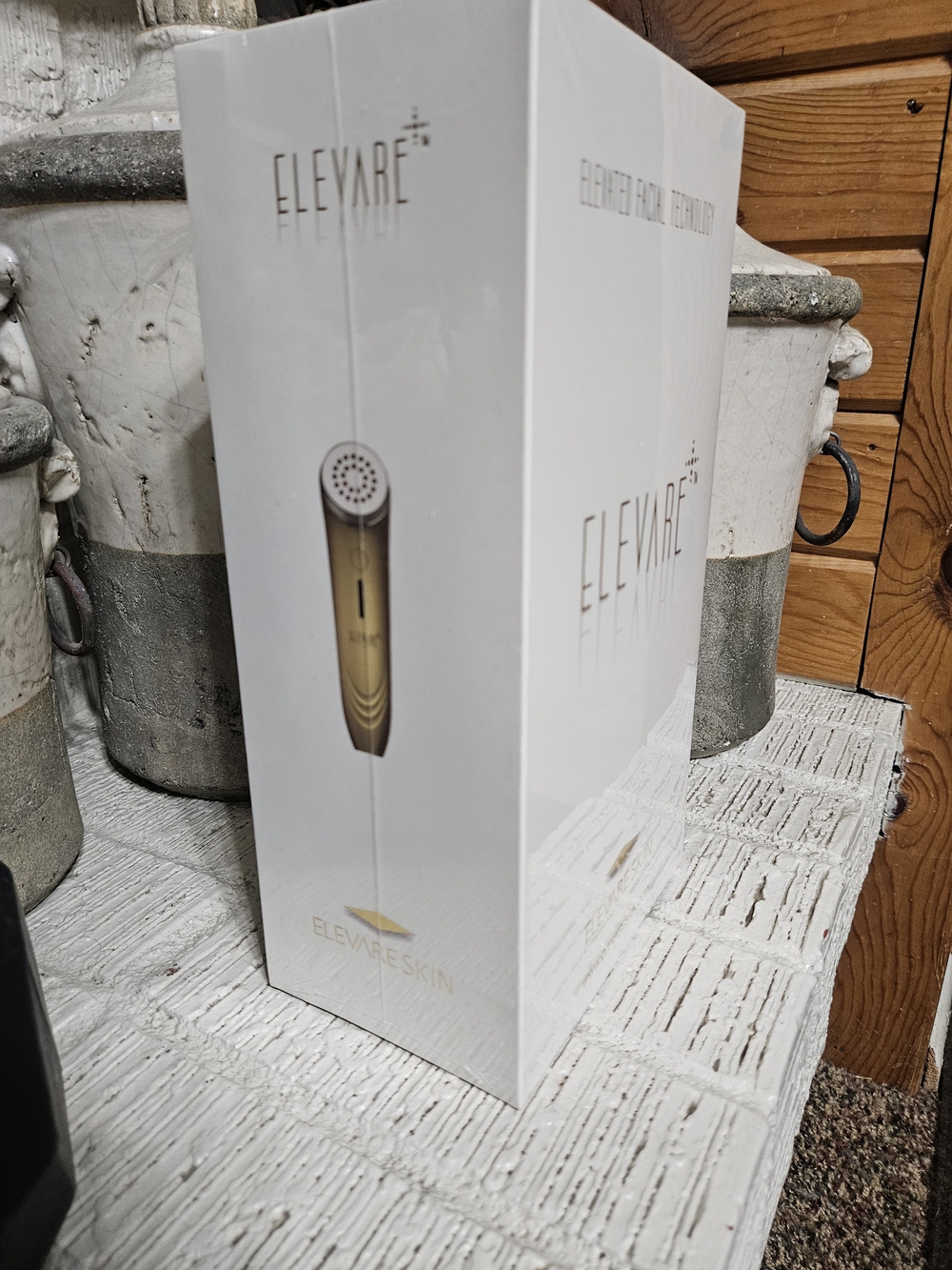 NWT Elevare Zero Gravity Anti-Aging LED Red Light